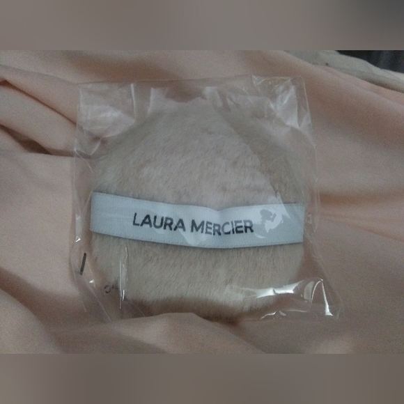 LauraMercier+Puff Setting Power - Picture 9 of 10